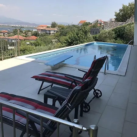 Modern Swimming-pool Villa Shkoder