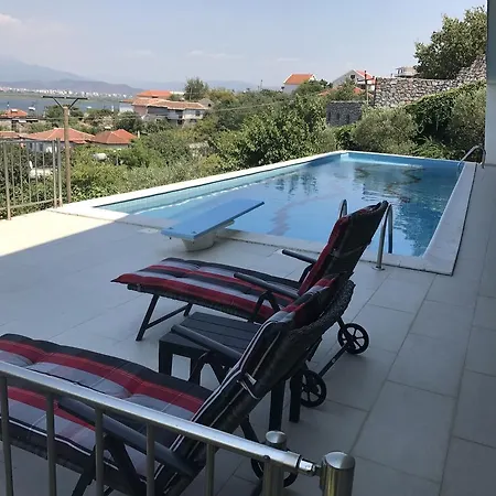 Modern Swimming-pool Villa Shkoder