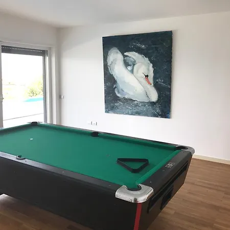 Modern Swimming-pool